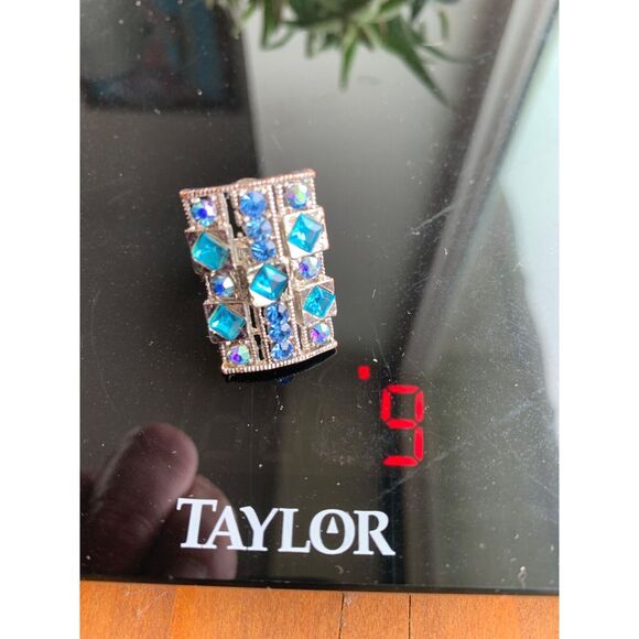 Silver Plated & Blue Topaz Colored Stones Rectangle-Shaped Bling Ring 5 1/4 adju - Picture 4 of 9